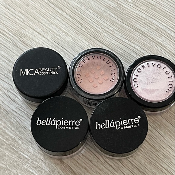 Assortment of shimmer eyeshadows - Picture 2 of 3